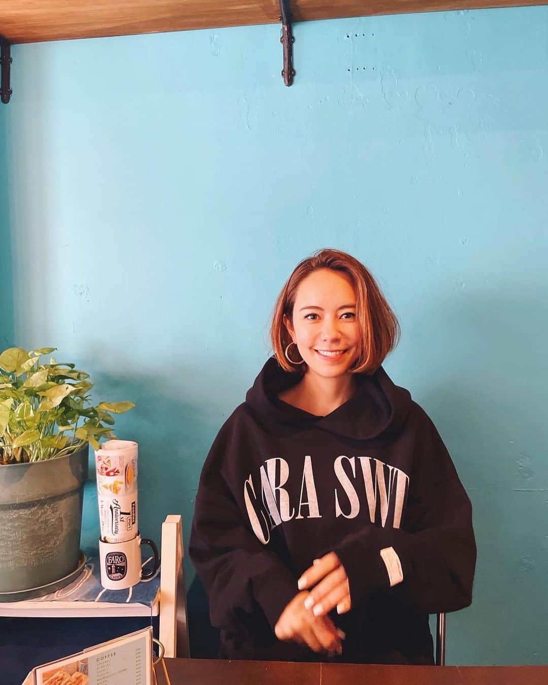 鮎河ナオミのインスタグラム：「10代の頃に趣味でやってたヒップホップ、ハウスダンスを始めました🙌　 ダンスってやっぱり楽しいー💃🕺👯‍♀️   スウエットは、お気に入りの @caraswt  素材が良くて着心地抜群🤍  #caraswt #dance #hiphop #housedance」