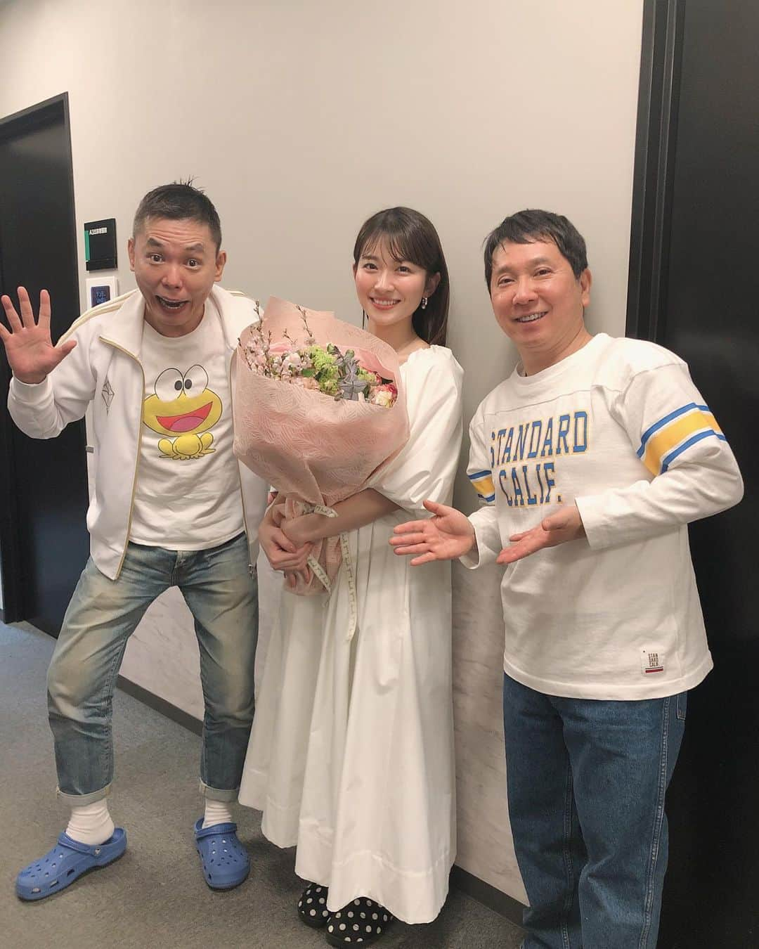 山本里菜さんのインスタグラム写真 - (山本里菜Instagram)「. そして4年3ヶ月担当した サンデージャポンを卒業しました。  アナウンス技術も個性もない私を最後まで育ててくれて成長させてくれたスタッフの皆さんや、これまで共演させていただいた演者の皆さん、そして何より爆笑問題のお2人には感謝をしてもしきれません。  大好きな番組を卒業するのは本当に寂しいですが、ここからステップアップしていけるように頑張ります！！！  成長した山本を見せられるように努力を重ねて参りますのでこれからも応援して下さると嬉しいです🙇‍♀️✨  サンデージャポンを務めることができて幸せでした。刺激の多い濃い4年3ヶ月を本当にありがとうございました🌸🙏  #サンデージャポン　#サンジャポ　#爆笑問題　#卒業」3月27日 22時23分 - rinayamamoto_0622