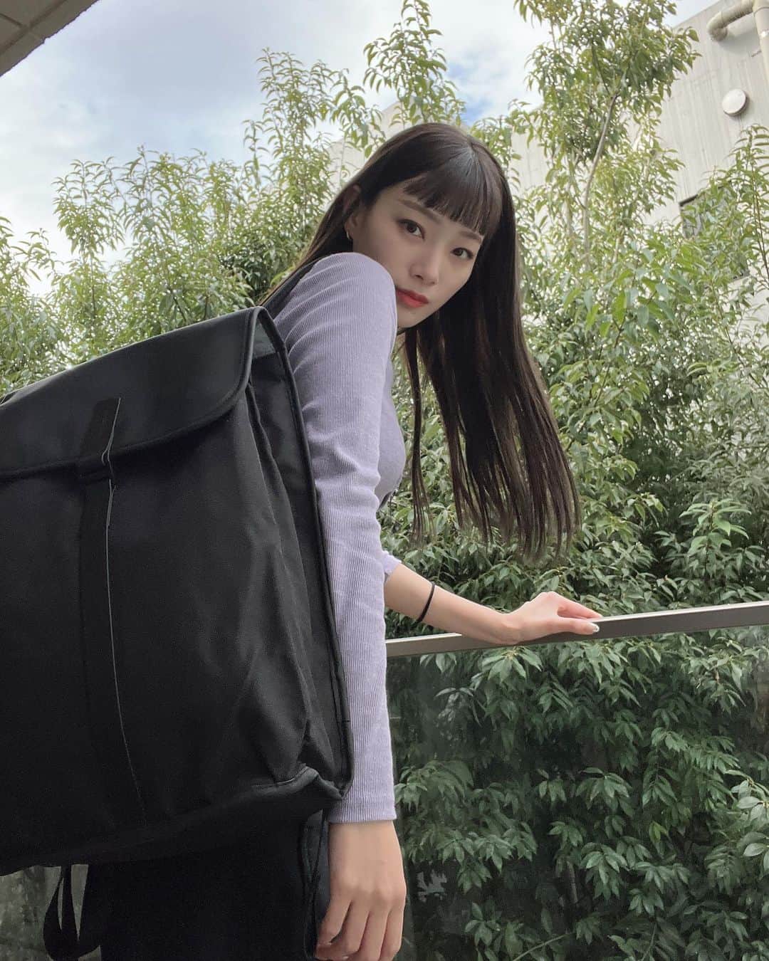 江田友莉亜のインスタグラム：「@topologie.jp のサッチェルバックパック  最近急に雨降ってきたりするけど 防水だから安全だよ☔️💙」
