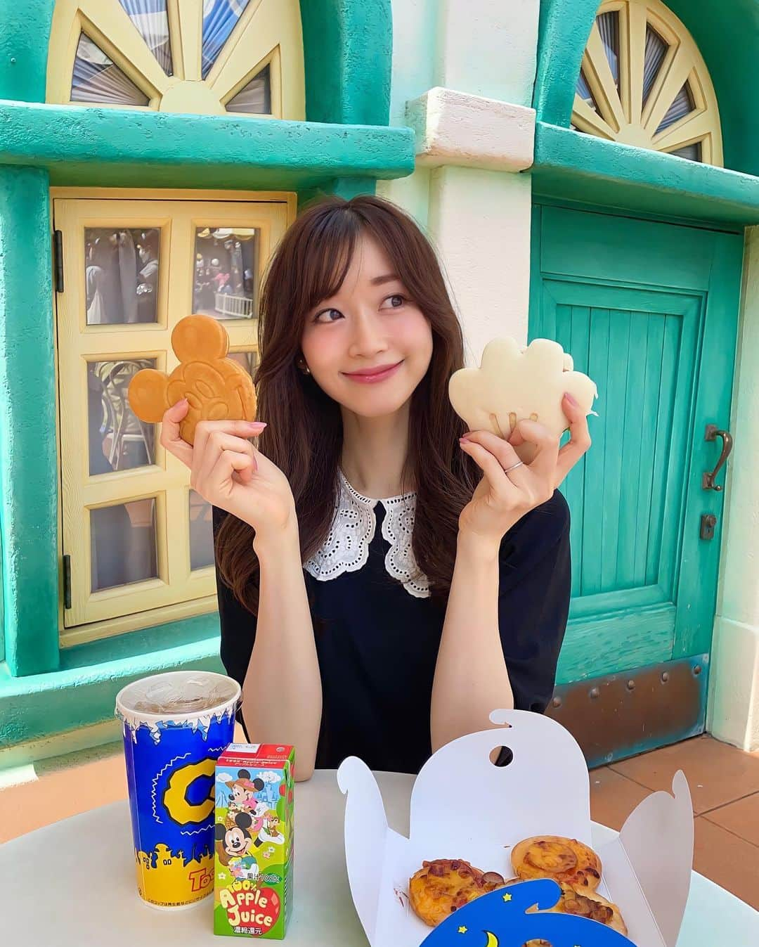 牧野結美さんのインスタグラム写真 - (牧野結美Instagram)「ディズニーランド🏰🌈✨  数年ぶりでした❣️ 前職では、新しいアトラクションや 周年イベント、季節限定パレードなどの取材で 年に数回は訪れていたのに🥺  仕事ではなく、プライベートで行くと より楽しかったです💕 アトラクションは8個くらい乗りました🤣笑  夜のパレードでは、大好きなラプンツェルや ディズニープリンセスを たくさんカメラにおさめました👸🏼👑💓  #ディズニーランドグルメ #ディズニーフード #ディズニープリンセス #夢の国🐭 #アラサーの休日 #アラサー女子の休日 #アラサーファッション #アラサー女子コーデ #週末デート #ディズニーデート #夫婦デート #週末の過ごし方」3月27日 14時08分 - yumi_makino_