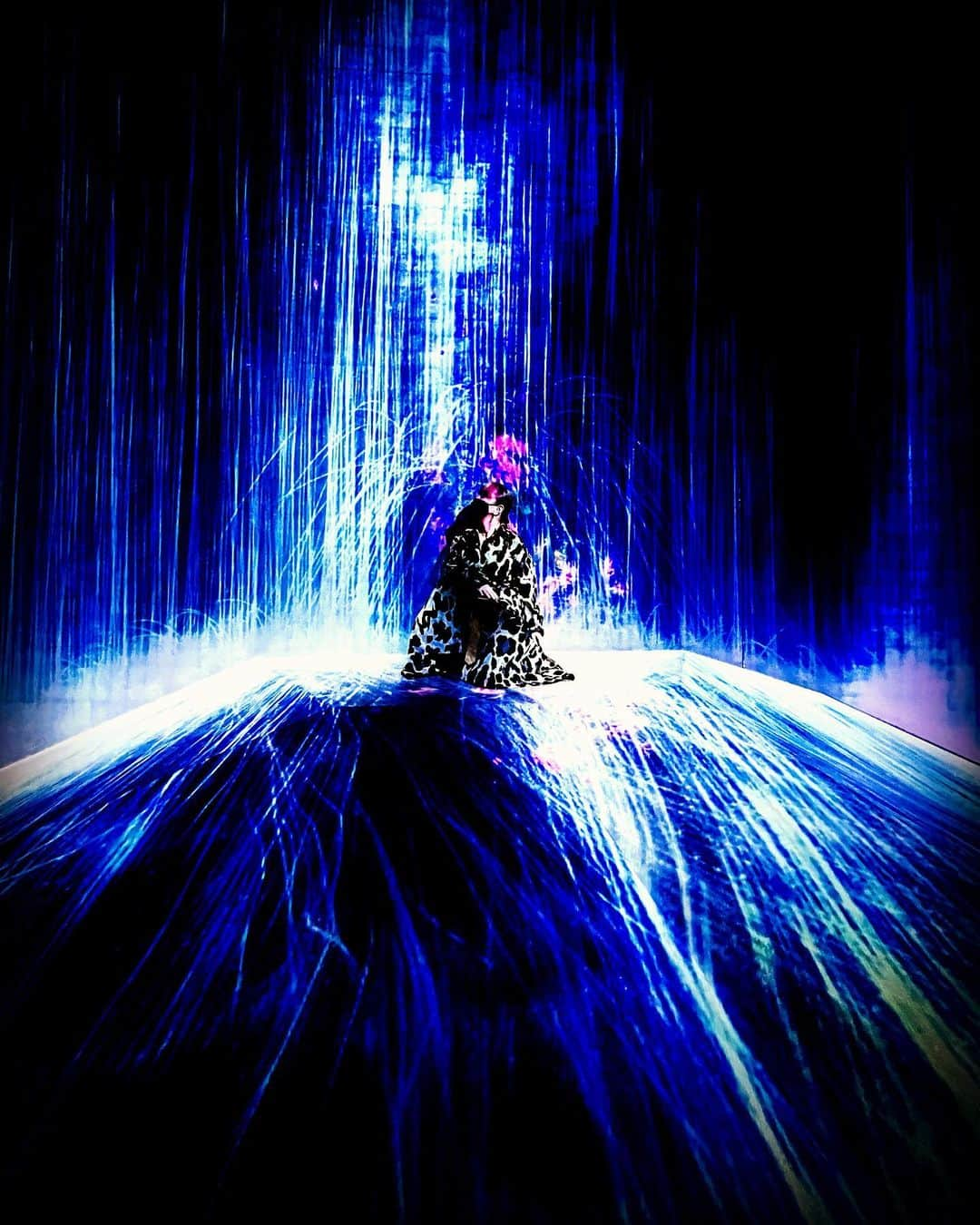 浜崎あゆみさんのインスタグラム写真 - (浜崎あゆみInstagram)「We should all be responsible and free.  #teamlab」3月27日 14時09分 - a.you