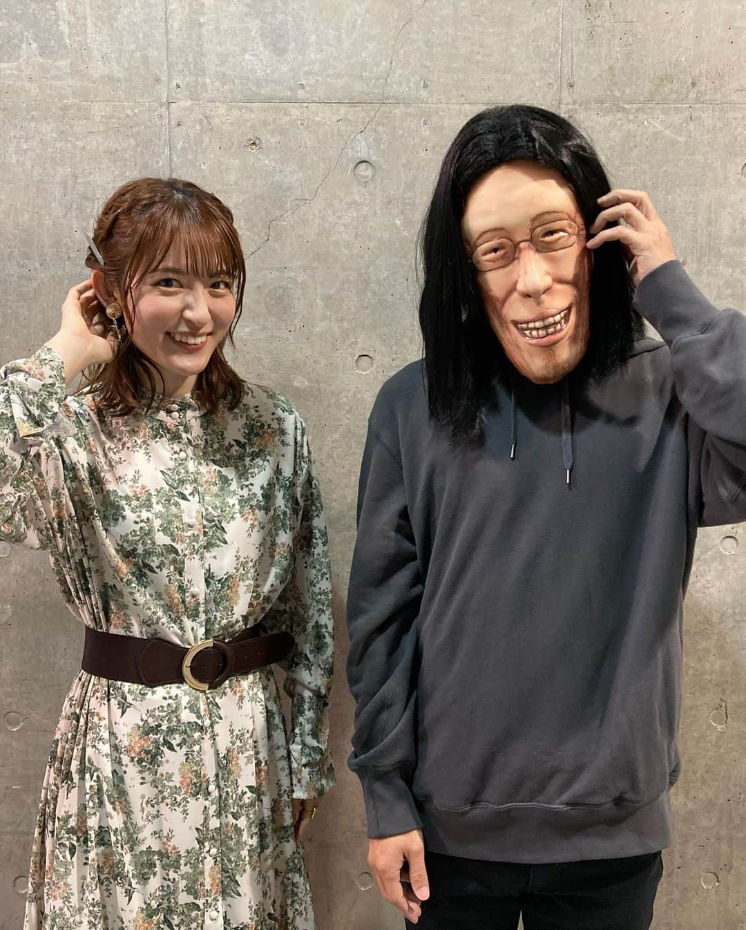 小松未可子さんのインスタグラム写真 - (小松未可子Instagram)「AnimeJapan2022 参加しました！  7月から始まるTVアニメ「異世界おじさん」キャストチームで登壇！  今年は有観客&配信でのステージ！ 皆さんと時間を共有出来てる… あったかぁいリアクション…  世間の春休みの雰囲気を味わいながら、新年度の作品のスタートを感じるこのAJの空気。  これですよ！ ドキドキワクワクな春！  感じてもらえましたか？？  イベント後にリアルおじさん(語弊がすごい)とツーショット撮って頂きました📷  愛すべきおじさん！ オンエアが待ち遠しいですね！  最終回を迎える作品ラッシュで、寂しさもありつつ。 新しい作品との出会いもまた、楽しんでくださいね！」3月27日 16時17分 - mikako_komatsu