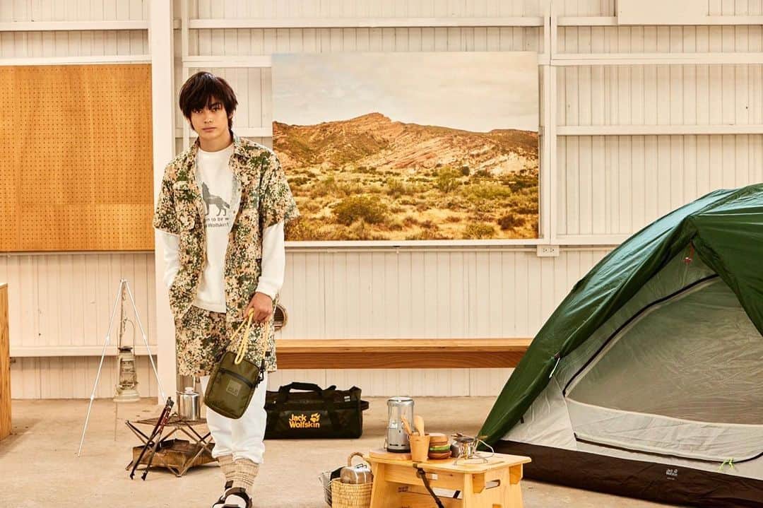 神尾楓珠のインスタグラム：「雑誌smart公式Webサイトで ドイツのアウトドアブランド『ジャック・ウルフスキン』の特集に載ってます！ ぜひチェックしてください！ #jackwolfskin  #ジャックウルフスキン」