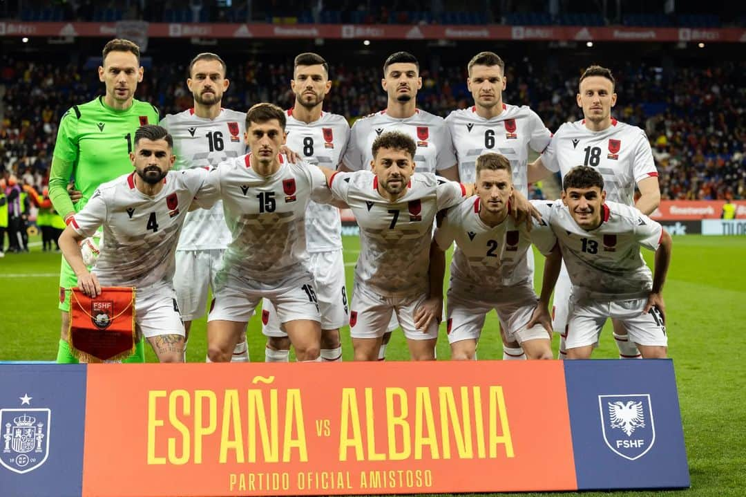 エトリト・ベリシャさんのインスタグラム写真 - (エトリト・ベリシャInstagram)「Spain vs Albania .. Krenar me kete skuader 🦅」3月27日 17時36分 - etritberishaofficial