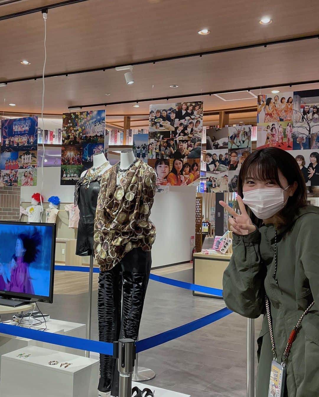 彩香さんのインスタグラム写真 - (彩香Instagram)「＊ この間Jと#ヒロロ で展示している「RINGOMUSUME POP UP」を見に行ってきました〜✌️❤️ 31日までだからみんな行ってみてね💐 ＊ ＊ ＊ #ヒロロ #tsutayabookstorehiroro #popup #ringomusume」3月27日 17時53分 - saika_ringomusume