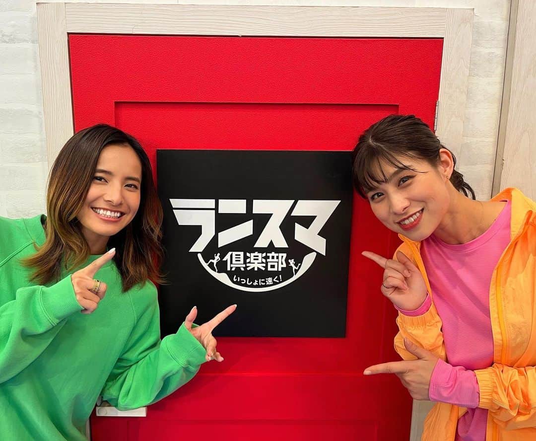 佐野千晃のインスタグラム：「⁡ NHK  BS1 今年度ラストランスマ倶楽部！ ⁡ ニコイチのりさっちと🤤📸パシャ ⁡ みんな見た？！ ⁡ (告知遅い) ⁡ (まぁ告知しなくてもみんな見てるよね？←) ⁡ #run #running #marathon #フルマラソン #マラソン #マラソン女子 #人生自由自在 #走る女子 #ファッション #ウェア #楽しく走る #ランニング #ジョギング #大阪 #笑う」