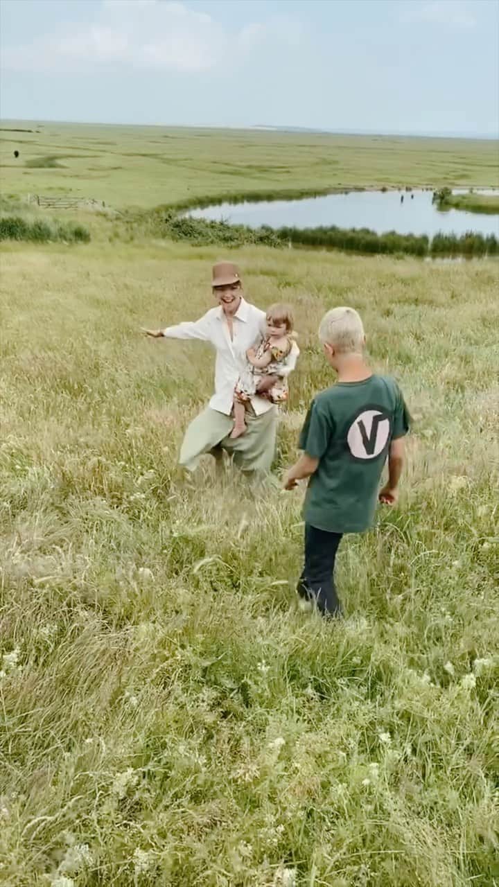 アリゾナ・ミューズのインスタグラム：「Mom, thank you for being my Mom so I can be the Mom that I am. #HappyMothersDay ♥️」