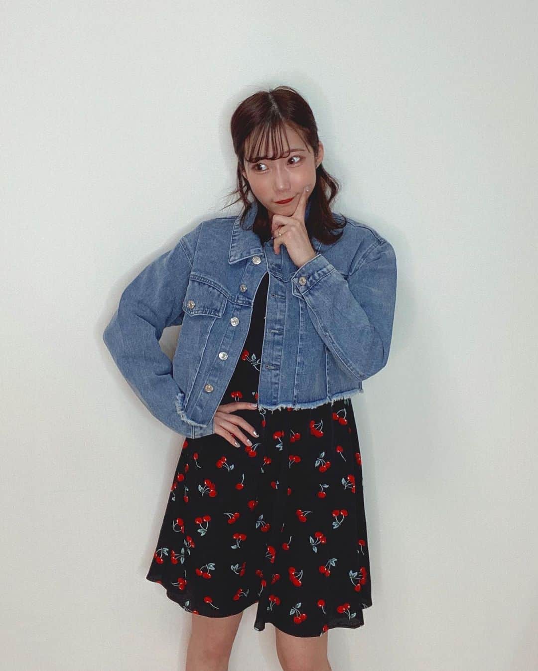 のインスタグラム：「SHEIN Spring saleがまだまだ開催してるよー！  お買い上げ金額1～5,999円まではセール価格より15%OFF、6,000円以上は20%OFF！？！  春夏に向けてめちゃくちゃかわいい洋服揃ってるからみんなも買ってみてね🧡🧡  クーポンコード→spring3618 オススメ商品→ワンピース：2329783 　　　　　　　ジャケット：3025013  #SHEINspringsale #SHEIN #ad @shein_japan」