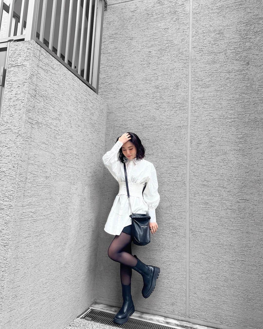 浪花ほのかのインスタグラム：「このシャツお気に入り😍❤️ 今回ストライプさんとコラボをさせて頂き、私が作ったお洋服です！！ プロフィールにURL貼っているのでチェックしてみてください🌸  #ファッション」