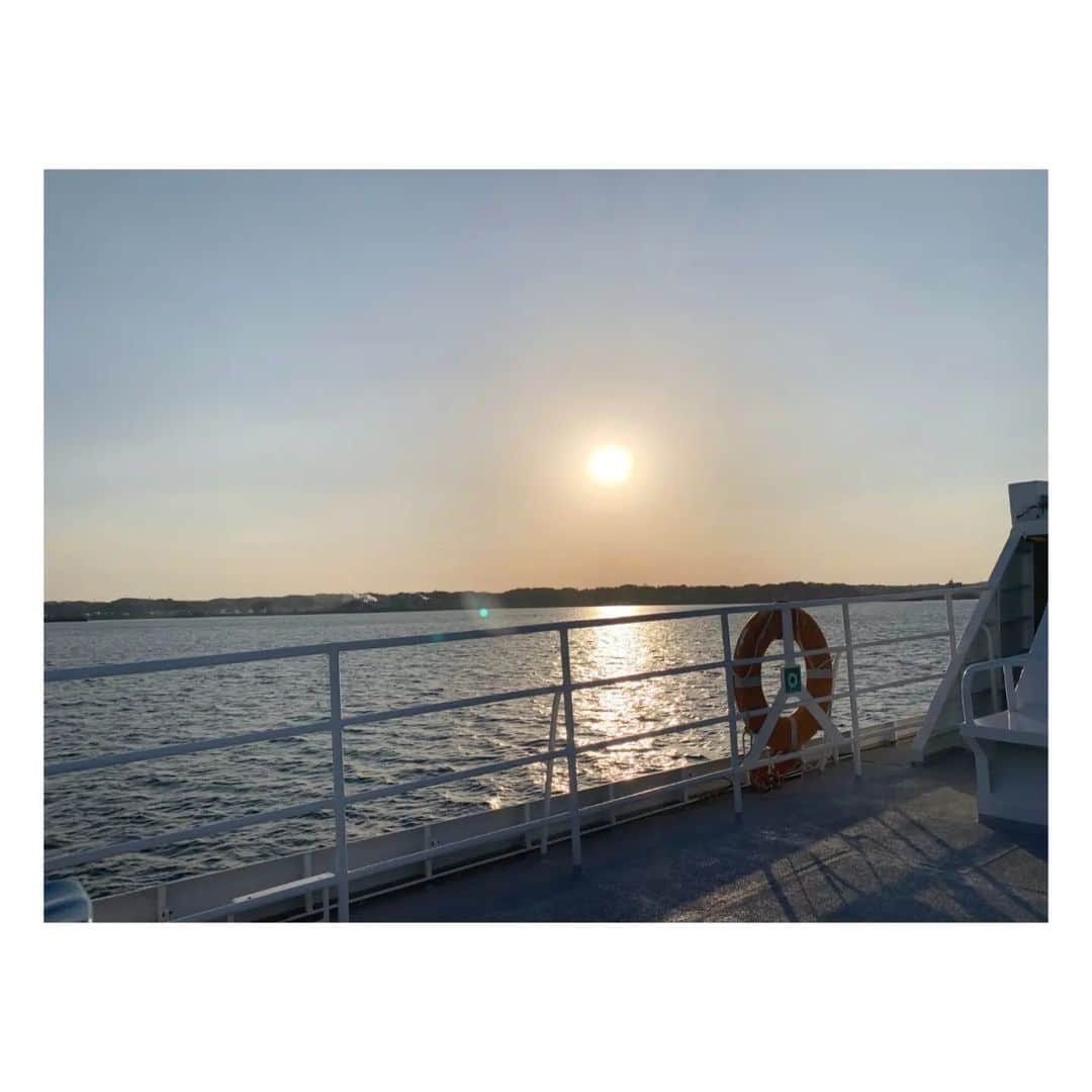 五十嵐早香さんのインスタグラム写真 - (五十嵐早香Instagram)「夕日大好き人間⁡🌇⁡ ⁡海撮っときゃインスタになるっしょ」3月27日 18時54分 - hayakaiga