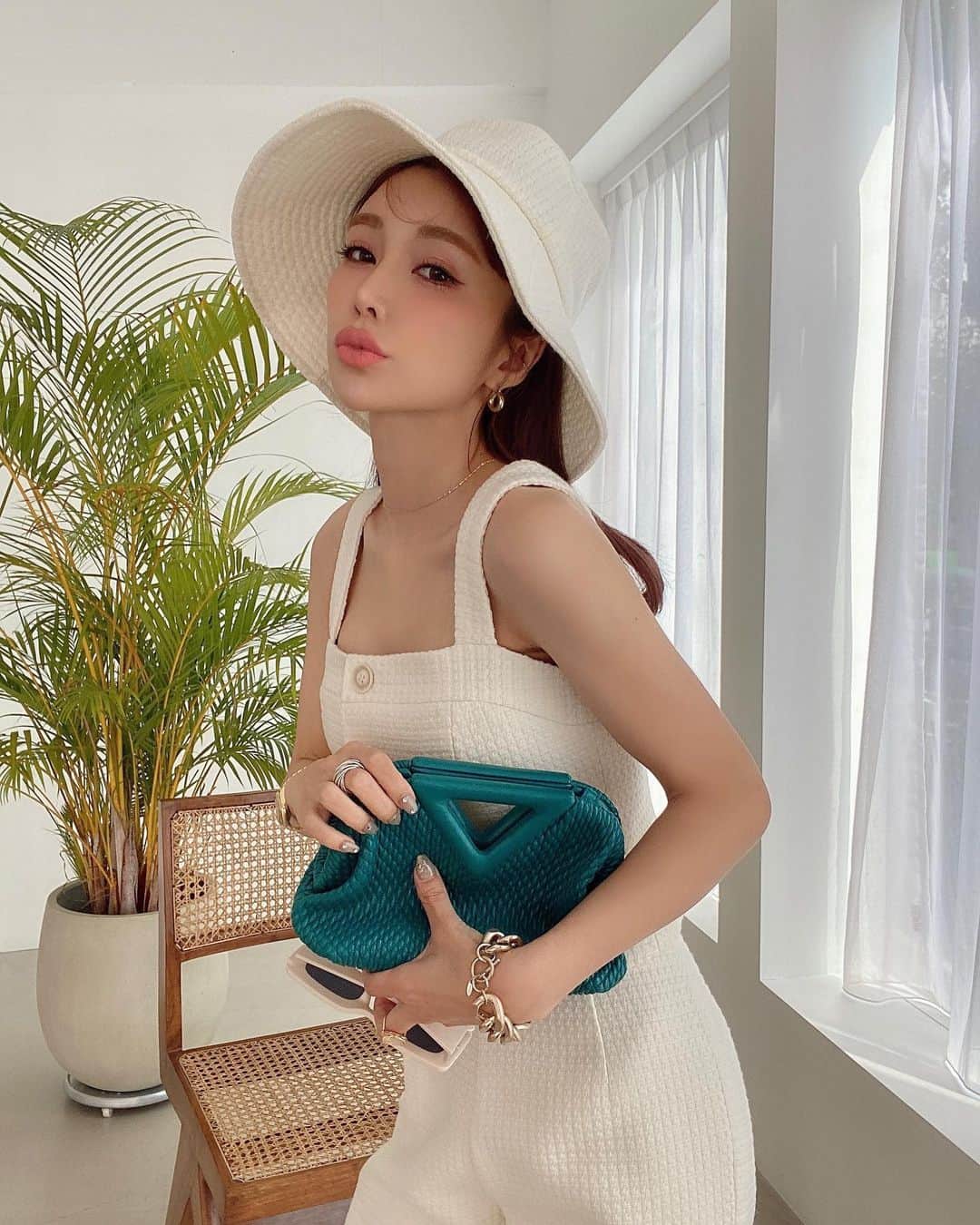 のインスタグラム：「😘🤍 ㅤㅤㅤㅤㅤㅤㅤㅤㅤㅤㅤㅤㅤ ㅤㅤㅤㅤㅤㅤㅤㅤㅤㅤㅤㅤㅤ #ツイード #セットアップ #eimyistoire #bottegaveneta」