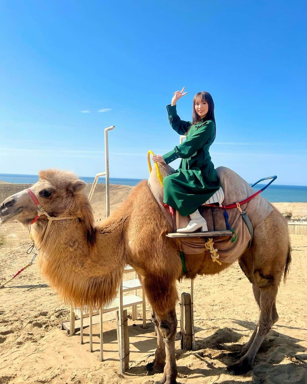 ののさんのインスタグラム写真 - (ののInstagram)「. 🐫ラクダは楽だ？🐫  . #鳥取砂丘#鳥取#鳥取県#鳥取観光#鳥取旅行#ラクダ#旅女#タビジョ#トラベルグラム#トラベルグラマー#ポートレート#ワンピース#クラネ#人像攝影#人像摄影#絵のような写真が好き#ファインダー越しの私の世界#カメラ女子#毎日が笑顔で溢れてる#ファッション#春服#砂浜#海#clane#camel#ootd#smile#japan#portrait」3月27日 19時06分 - nonoko0309