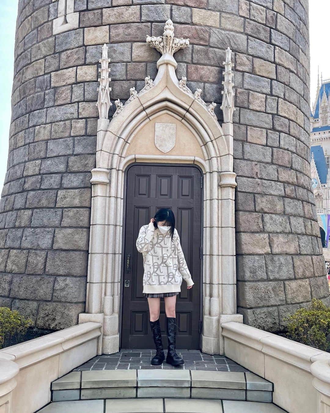 のインスタグラム：「ロングブーツ❕ レースアップされててめちゃかわ🤍゛ 生地が柔らかくて履き心地よかった✌🏻 ̖́- ・ ・  #cuteen  #ロングブーツ#pr」