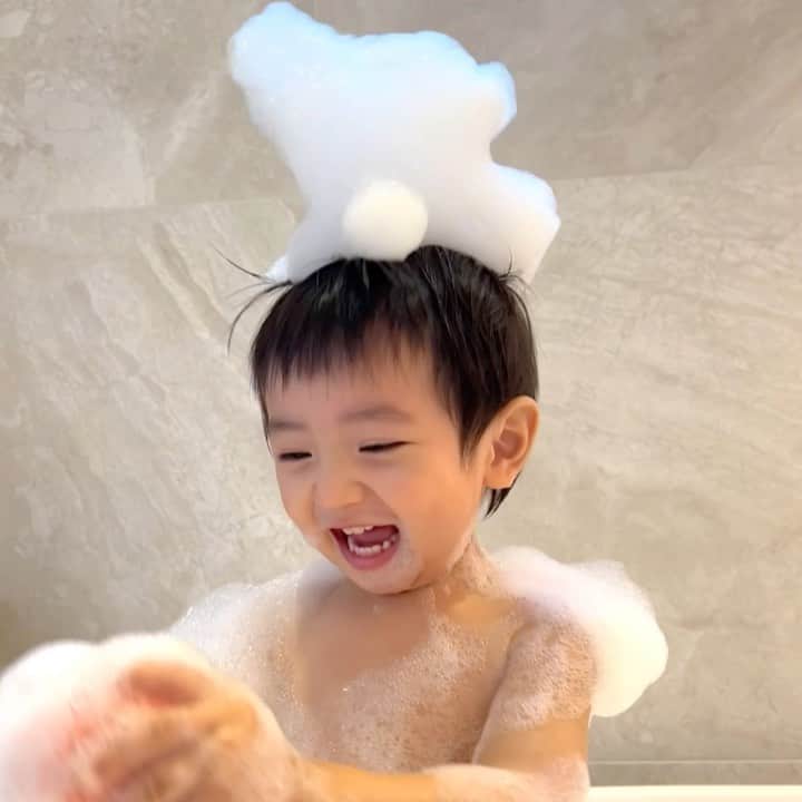 Elva Niのインスタグラム：「Self care Sunday 🛁 #relaxandpamperyourself #happysunday  #泡泡龍」