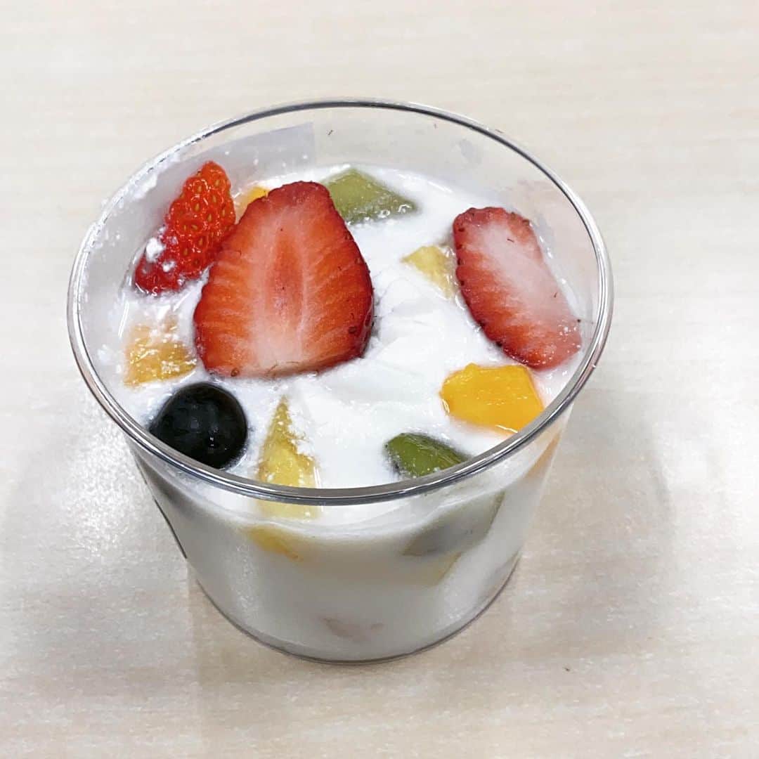 岩永徹也のインスタグラム：「今夜のおやつ🤤🍓🍓🍓🍓」