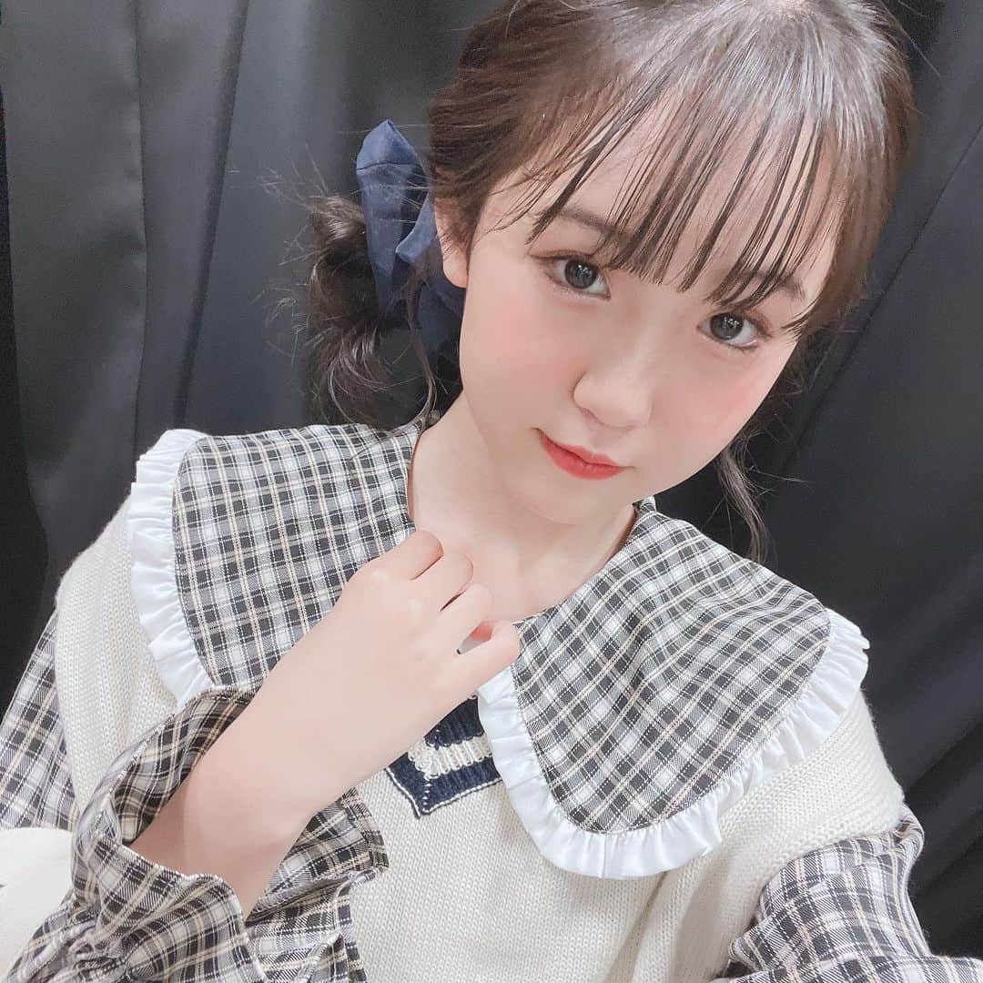 石田凛音のインスタグラム：「・  @cuugal_ 4月号オフショ📸❕ ・ 【えりつきトレンドコーデ】 ・ 私はえりが大好きなので可愛いし楽しいしの撮影でした🫶🏻💞 ・ ・  #cuugal   #キューーガル   #キューガルモデル   #襟付きコーデ   #jc2」