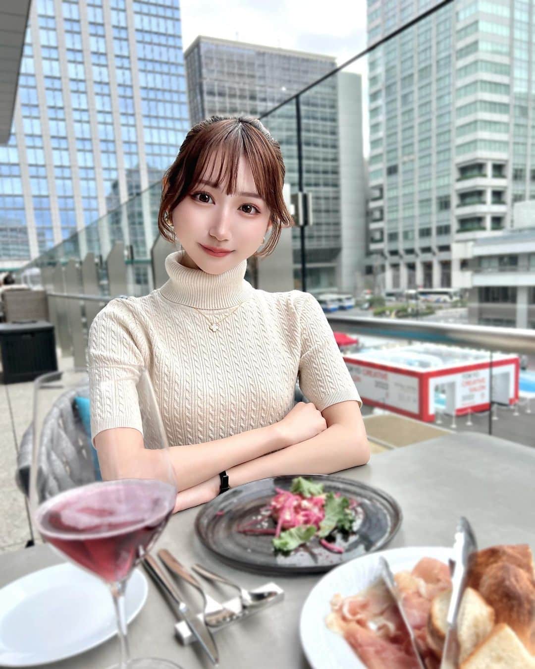 Ayanaさんのインスタグラム写真 - (AyanaInstagram)「brianza tokyo🍴🪺 ⁡ 東京駅出てすぐにあるお店。 イタリアンランチ美味しすぎた🎶 コース料理でコスパも良くて テラス席もあるから絶対通う🤍 ⁡ 席はブルーとグレーが基調になってて とってもかわいいです🥹💦🤍 ⁡ テラスで食べるランチが本当にすきなの。 わかる方いますか❔ 最高の1日でした .. 🥲 ⁡ ⁡ ⁡ #brianzatokyo #東京カフェ #東京ランチ #東京駅カフェ  #東京駅ランチ #イタリアン #コスパランチ」3月27日 20時44分 - naalunlun