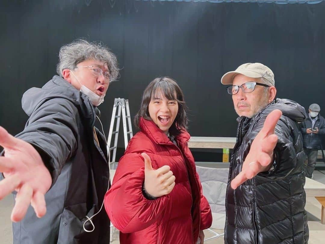 のん（能年玲奈）さんのインスタグラム写真 - (のん（能年玲奈）Instagram)「本日は、 #テアトル新宿 にて、樋口真嗣監督との映画Ribbon舞台挨拶がありました。 私から樋口監督へ色々な質問をさせていただく30分でしたが、あっという間！ もっとお話聞きたかったなあ〜。  2枚目以降は特撮チームの皆さま、そして尾上監督とのスリーショット、私も撮影が楽しすぎて幸せオーラ放ってるので見てやってくださいね。  #ribbon_movie #映画リボン #映画ribbon」3月27日 20時57分 - non_kamo_ne