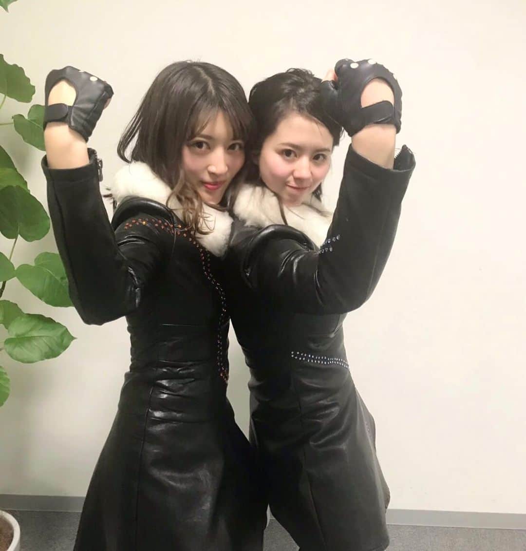のインスタグラム：「おはよう🖤  もう４月っ はやいなあ〜(*´꒳`*)  いつめんのかえちゃん💗  ギラギラしてたあの頃www」