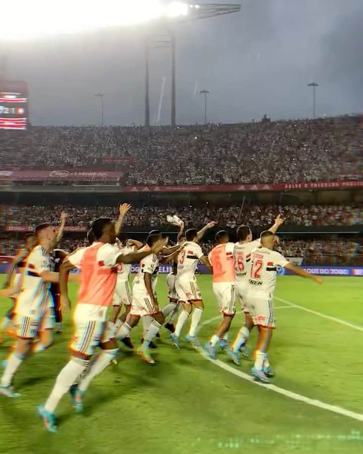 ミランダのインスタグラム：「Partiu final! 🇾🇪」