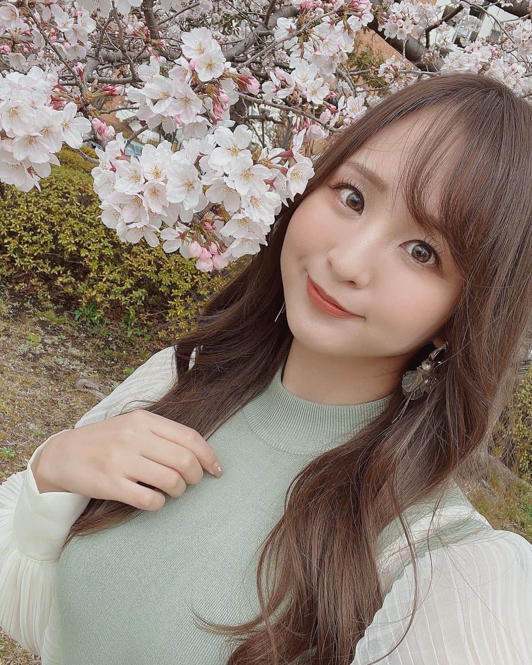 のインスタグラム：「今日は #さくらの日 🌸だったみたい‼︎ そんな日にぴったりな1日でした☺️🍵  #安田七奈 #なーちゃ #レースクイーン #rq #ラウンドガール #グラビア #グラビアアイドル #グラドル #インスタグラビア#美乳 #水着 #ビキニ #ムチムチ #むちむち #wedssport #bandoh #セクシー #セクシー美女#wedssportracinggals #followme #japanese #japanesegirl #instagood #instalike #photooftheday #팔로우 #얼스타그램 #粉我 #非常好 ⠀ ⠀」