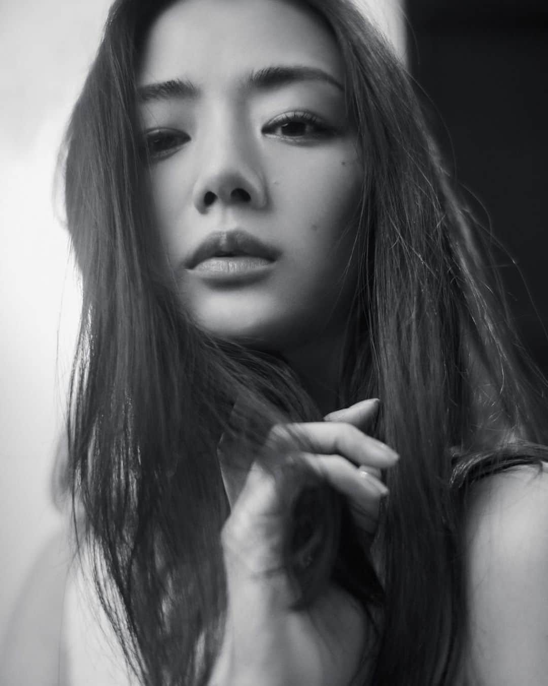 片山萌美のインスタグラム：「📷  惹きだす @timgallo   #作品撮り  #moemikatayama」