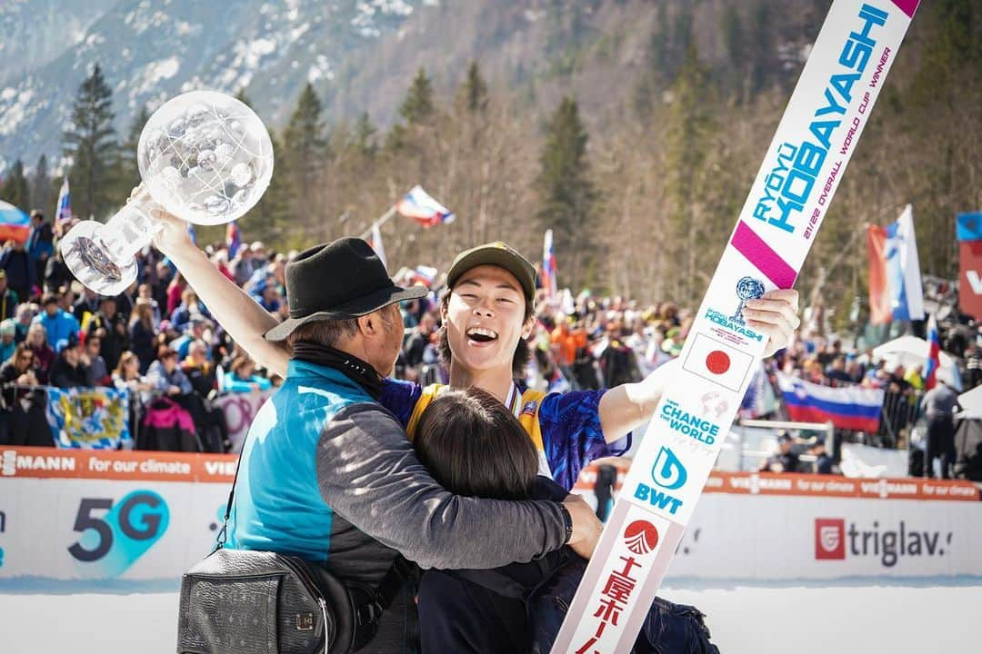 小林陵侑のインスタグラム：「I did it!!🔮 ありがとう👨‍👩‍👦」