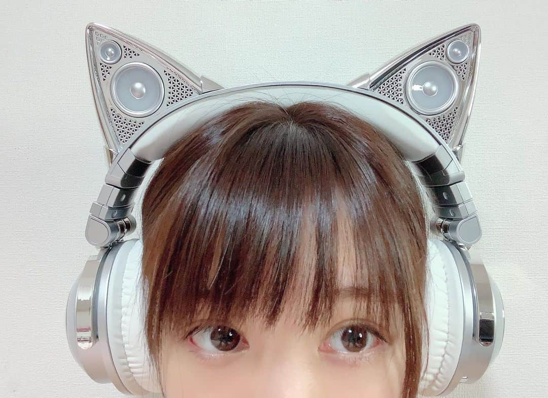 日向葵衣さんのインスタグラム写真 - (日向葵衣Instagram)「耳生えた🐾🎧 ⸝⋆   今お部屋を大改造してるところです    #癒し #グラビア #タレント #天使の声  #YouTube #ASMR #japanese #model #pinupgirl #talent #instaphoto #portrait #followme #instalove #自作PC女子 #ゲーム女子 #メカ好き #メカ女子 #水着 #ビキニ #じどり」3月27日 23時56分 - aoi_hnta