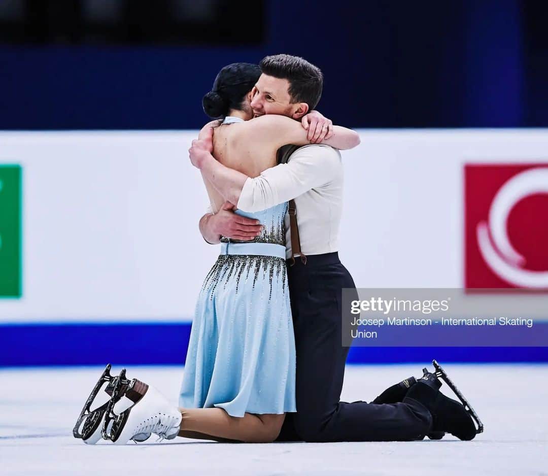 のインスタグラム：「This season came to an end ☺️ We are so grateful we could perform our RD and our lovely FD, for the last time, the way we wanted to 💪 It was a very long but amazing season for us... fifth at the Olympics and fourth at Worlds... 🤯  we couldn't ask for more! Now we just need a little break but already look forward to seeing you next season 😉  #worldchampionships #isufigureskating #isu #icedance #fiammeazzurre #poliziapenitenziaria #fisg4passion #conisocial #coni #italiateam🇮🇹  #guignardfabbri #jacksonultima  #endoftheseason」