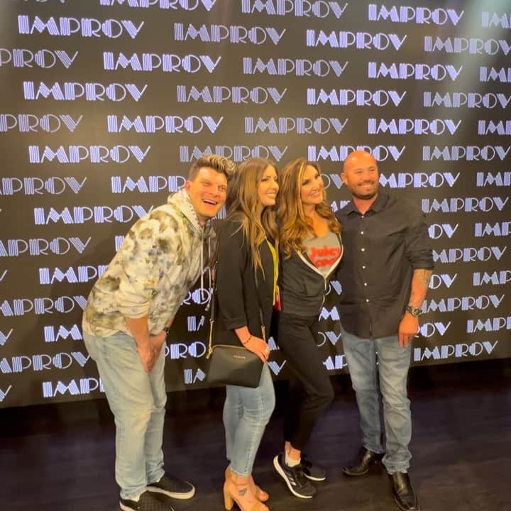 ヘザー・マクドナルドのインスタグラム：「Love meeting my #juicyscoopers last night @breaimprov See you tonight at the #superjuicyscooplive! 7pm! Come or Stream it after! Link in bio @justinmartindale #juicyscoop」