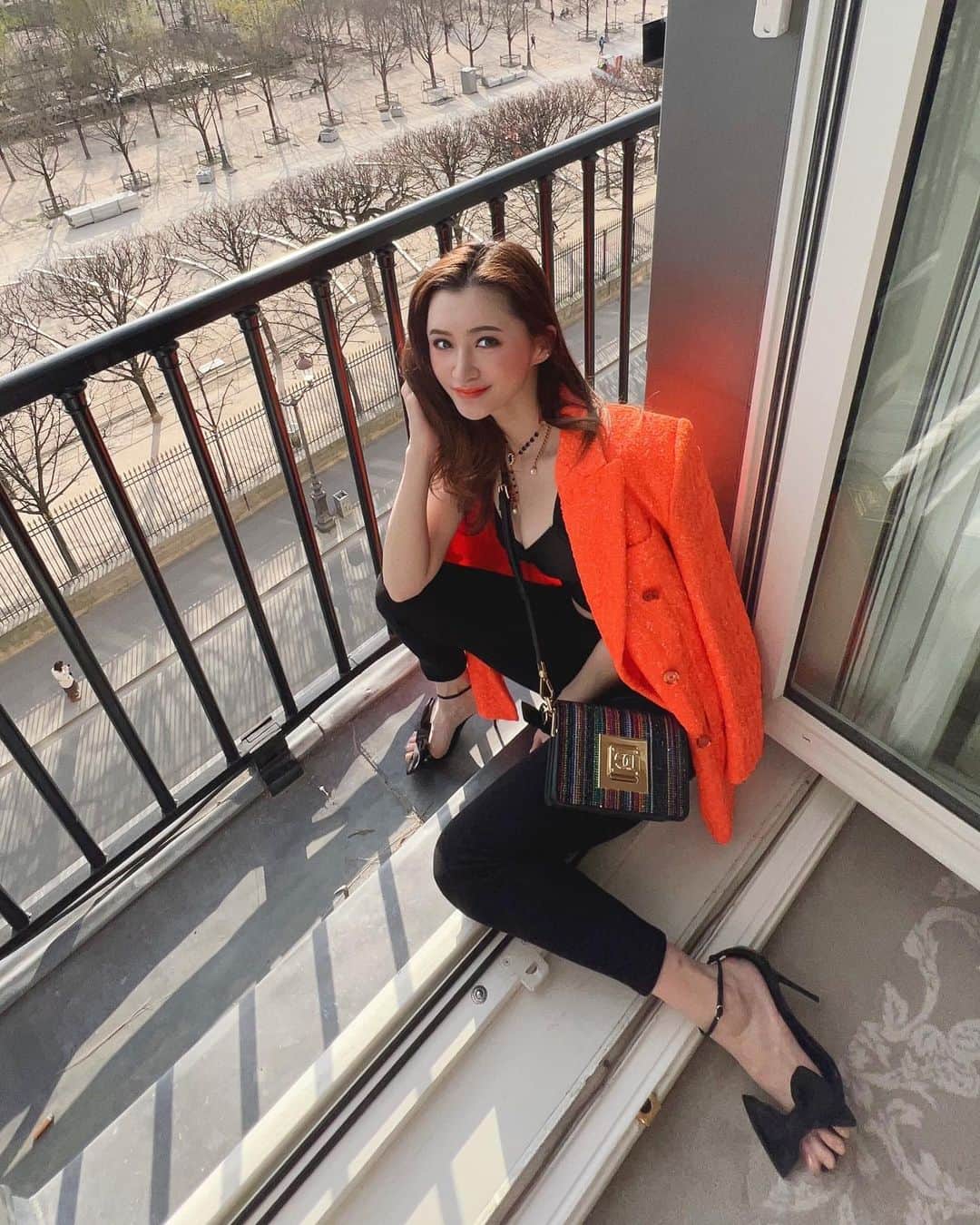 平山美春のインスタグラム：「@dolcegabbana ‘s orange jacket 🍊🧡 色々着回し🧡🧡🧡 . #dolcegabbana #dg  #instafashion #fashiongram」