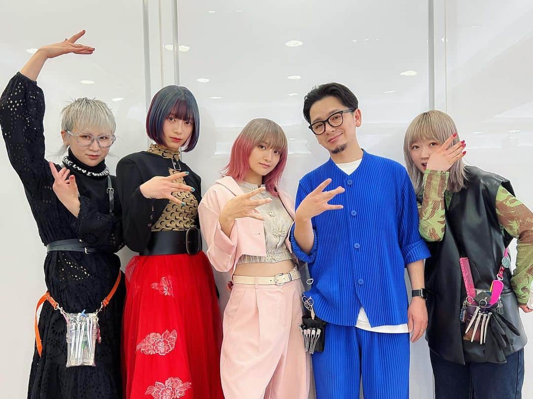 のインスタグラム：「今日は大阪にてミルボンさん主催のセミナーでした。 関西の皆さんに @enog_bymilbon のお披露目会としてたくさんの方に来て頂き、僕なりにスタイルと剤の解説をさせてもらいました。 来て頂きありがとうございました！  #milbon #ミルボン #大阪　#関西 #enog #エノグ #カラー剤　#ローンチ #発表会　#新商品 #セミナー　#お披露目 #美容師　 #美容師の休日」