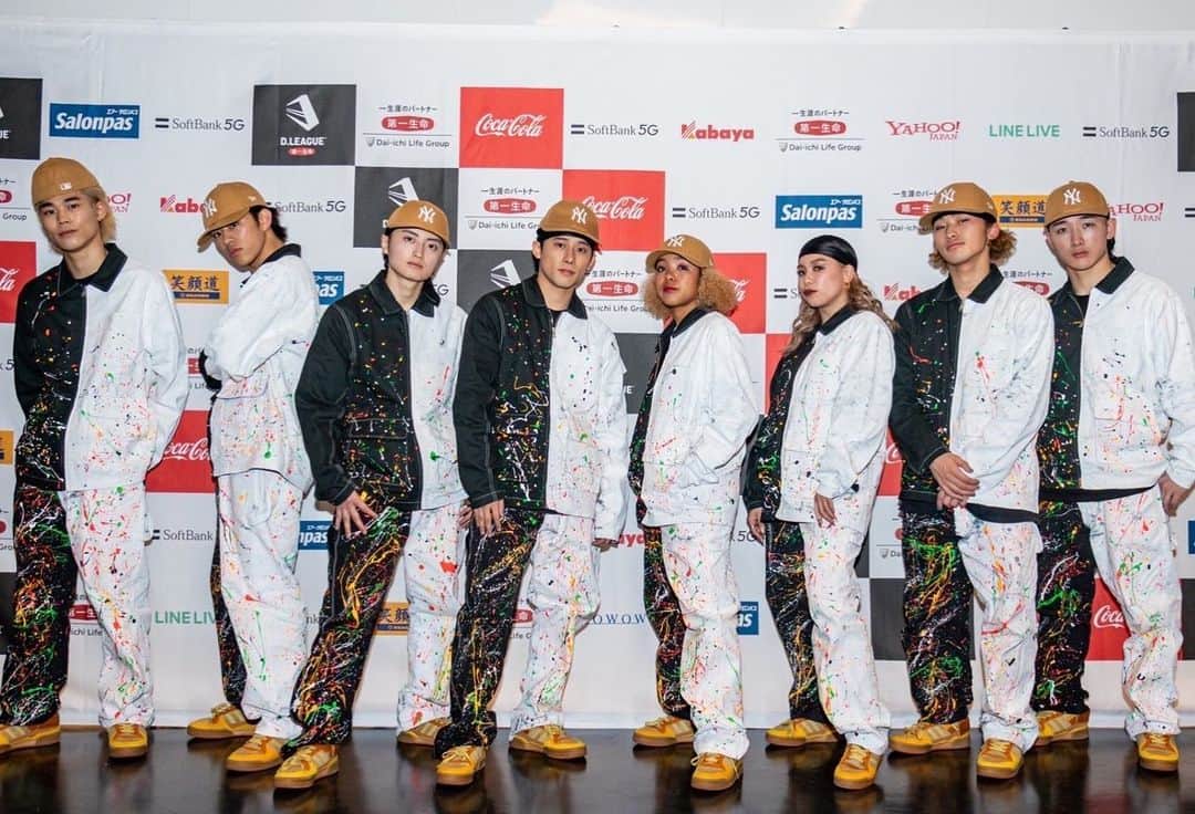 古屋空のインスタグラム：「1週間経ちましたが @dleague_official  21-22 シーズンR9  ありがとうございました🙇🏻‍♂️ 今回は自分がディレクションをさせて頂きました 結果は良くなかったですが、自分達のスタイルをあの場で表現出来たことに感謝してます この作品は本当に色んな人の協力があって形に出来た作品です 今回、衣装を製作して下さった @bunka_fc さん 衣装を提供して下さった @newerajapan さん、@adidastokyo さん ビートを作ってくれた @____ratan____  歌ってくれた　　@98burgerman  色々と動いてくれた @traceyzot  信じてついてきてくれた fishさん初め、メンバーのみんな 本当にありがとうございます  そしてそして、サプライズと言いますか、本番前には公言してなかったのですが、この曲をeditしてくださったのが @akhcstarr さんでした このエディットがなければ作品としての構成を立てるのも難しく、あきひこさんの才能に助けられました  こんな素敵な方々に協力してもらって出来たこの作品は本当に宝物です  悔しいんでこれからももっと成長して、いつだってぶっかまそうとおもいます！！  ありがとうございました🔥」