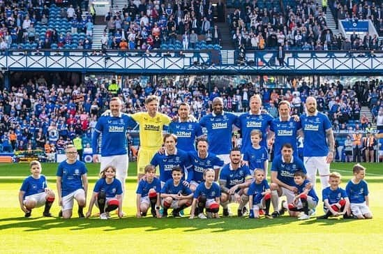 アラン・ハットンのインスタグラム：「What a day celebrating 150 yrs of this amazing club 💙 @rangersfc」