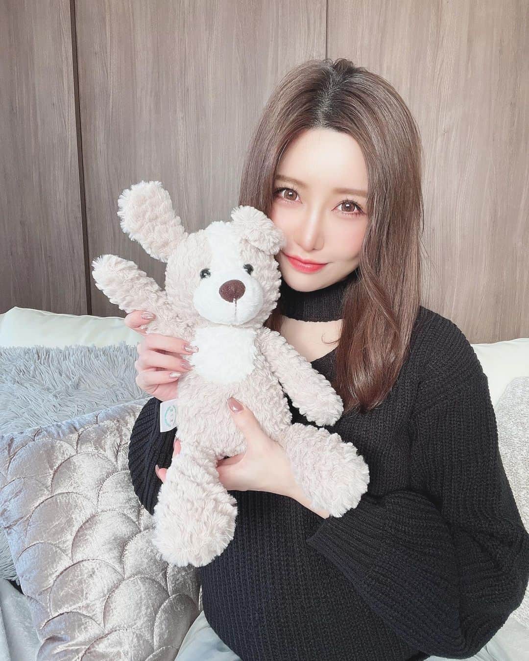 春咲ひなたのインスタグラム：「赤子の初めての友達🧸⸒⸒ 名前何にしよw . . #マタニティ#令和ベビー#令和4年ベビー#妊娠後期 #妊娠9ヶ月#34w#34w3d#プレママ#マタニティーライフ#ぷんにー#ぷんにーらいふ#ファーストトイ」