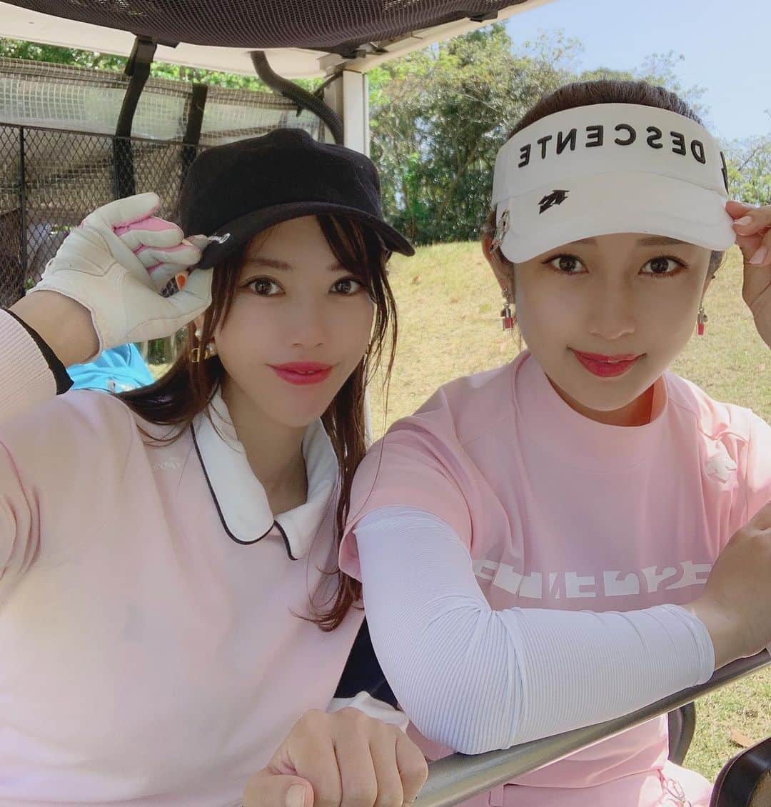 hina2221のインスタグラム：「ちょうど去年の今頃✨ 写真整理してたらでてきて懐かしい🤍 まだこの頃は @raffiuro_japan に出会う 前だからテーラー着てる🥺 . . .  #ゴルフ女子#ゴルフ男子#ゴルフ初心者#ごるふ女子#ごるふ男子#ゴルフ女子初心者#レザレクション#レザレクショントウキョウ#ゴルフコーデ#ゴルフウェア#インスタゴルフ女子#ゴルフ好き##インスタゴルフ部#ドライバー#スイング動画#巻き髪ロング #ゴルフウェア golfgirlsofinstagram#高尔夫#」