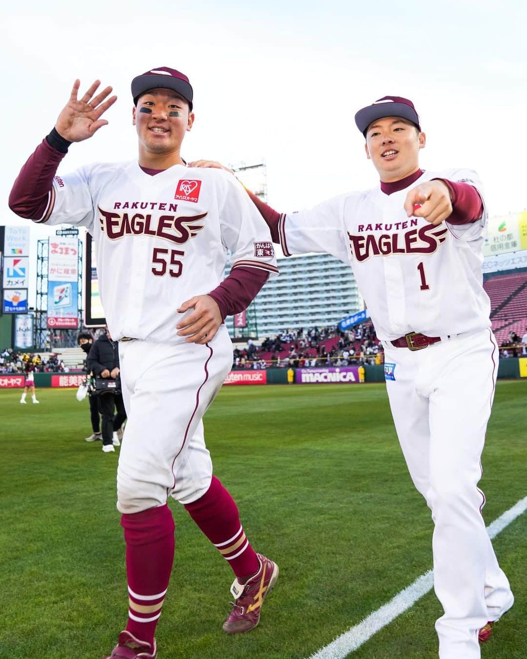 のインスタグラム：「2022開幕〜⚾️ 初登板緊張したー🤭  最高な1年にしましょう✌️✨  プロ初ヒットおめでとう㊗️」