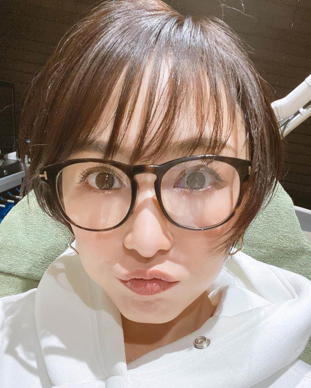 杏さゆりさんのインスタグラム写真 - (杏さゆりInstagram)「今日はメガネな気分🌸 久々にメガネかけたから重い😂 . #tomford #トムフォード #メガネ女子  #杏さゆり　#SayuriAnzu」3月28日 17時20分 - anzu_sayuri_official