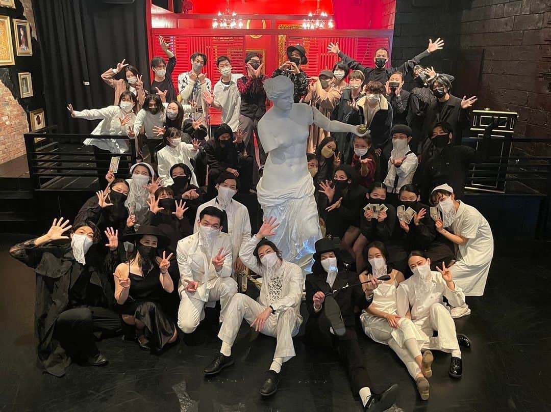 稲垣香澄のインスタグラム：「⁡ ⁡ 開業から296日間 全877公演 Venus of TOKYO終焉いたしました。 ⁡ 264公演、盗賊を努めさせていただきました。 ⁡ 必死に過ごした10ヶ月、 大変だった日々を思い出すだけで涙出てきますが ⁡ たくさんのありがとうと愛です。 ⁡ かっこよくて熱くて切なくていろんな感情が彷徨うVOIDが本当に大好きです。 本当にありがとうございました。 誰かの心に寄り添えることができてたら嬉しいです✨ ⁡ #VenusofTOKYO」