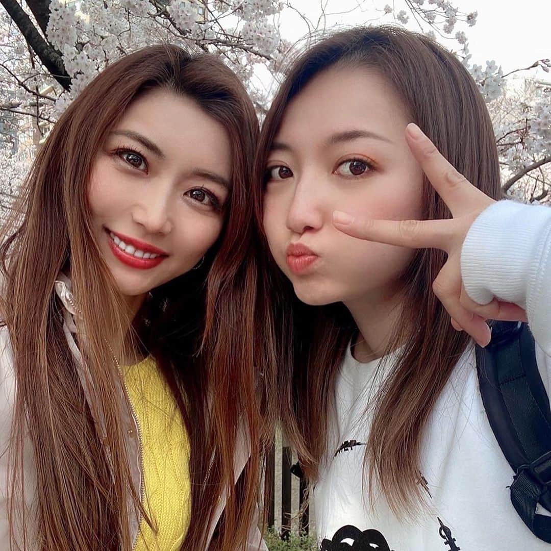 瀬戸山清香のインスタグラム：「スミスとlunch🍽✨ その後せっかくだから！ 桜を見よう！てお散歩したよ😊✨ くしゃみと鼻水ヤバかったけどw 桜は綺麗でした🌸 鼻かみ過ぎて鼻セレブしっとりしとんのか分からん🤧💦  #sakura  #cherryblossom  #japan  #目黒川  #桜  #spring  #lunch」