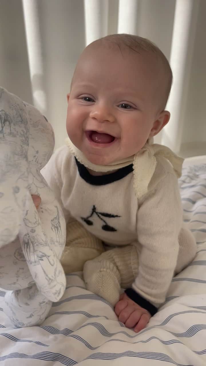 Mathilde Goehlerのインスタグラム：「Even on days where you don’t feel so well, you are still such a bright light 🥺 how are you real 😭」