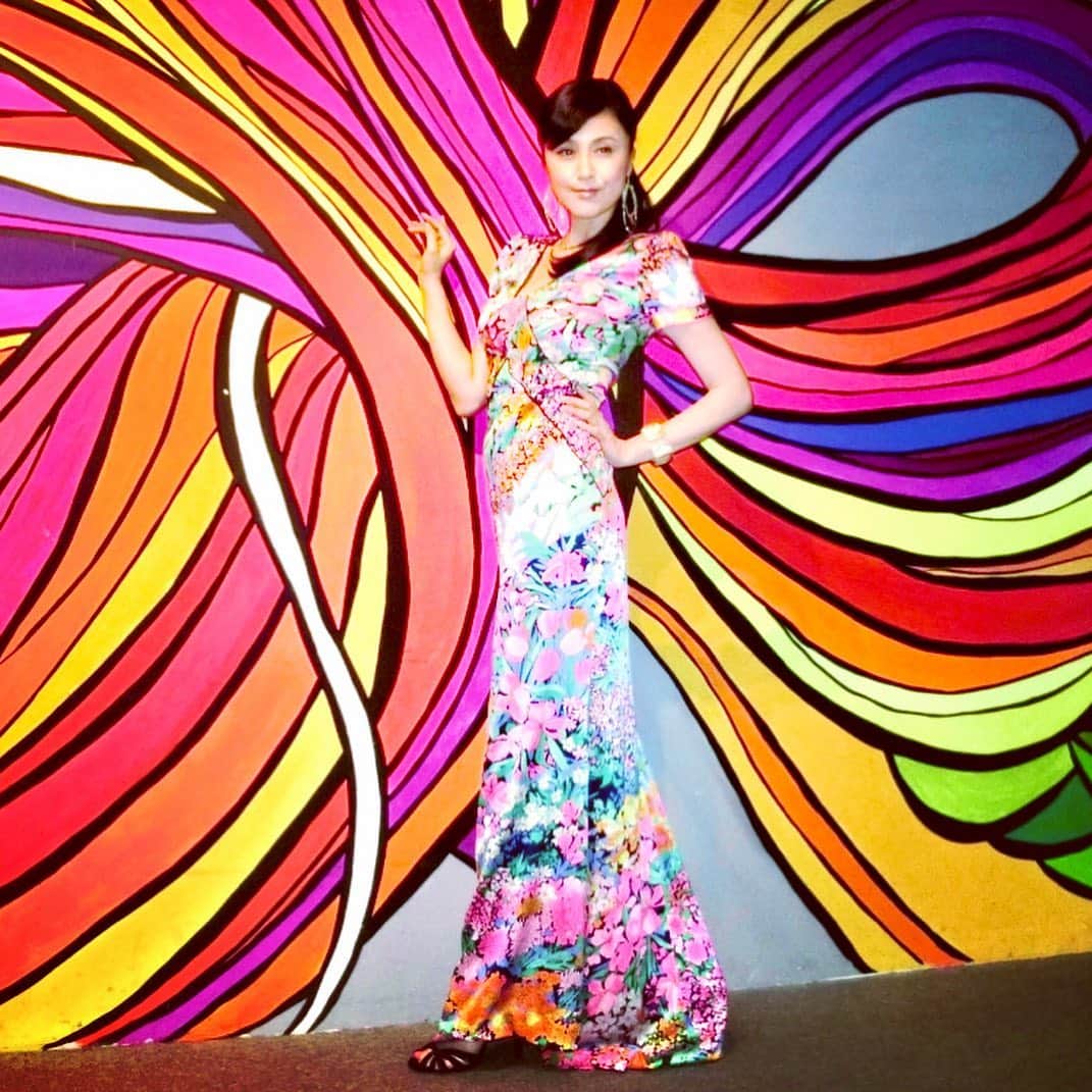 のインスタグラム：「#tbt #tb #love #throwback #beauty #fashion #beautyphotography #beautymakeup  #fashionstyle #fashionista  #stylish #colorful #stylishlook #dress #dressup  #photography #malaysia #freakumdress」