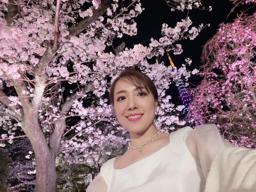 のインスタグラム：「世界中のみんなが 笑顔になってほしいです  春は必ず来ることを信じたいです  番組スタッフさん ミュージシャンの皆さん 応援してくださった皆さん ありがとうございました  「平原まことさんの姿を イメージしながら作ったんだよ」と 武部聡志さんがアレンジを 聴かせてくれた時は 涙が止まりませんでした  #ayakahirahara #平原綾香」
