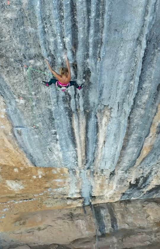 ヨルグ・バーホーベンのインスタグラム：「Back in Catalunya, back in Oliana! I'm spending a month here with @svanabjarnason, training, climbing and enjoying some of the best drippy limestone in the world. Admitted, my endurance is not up to 50 meter long routes yet, but i'm looking forward to changing that!  Good times ahead 👾🥳👻🦩🦄  #toughlife #pumped」