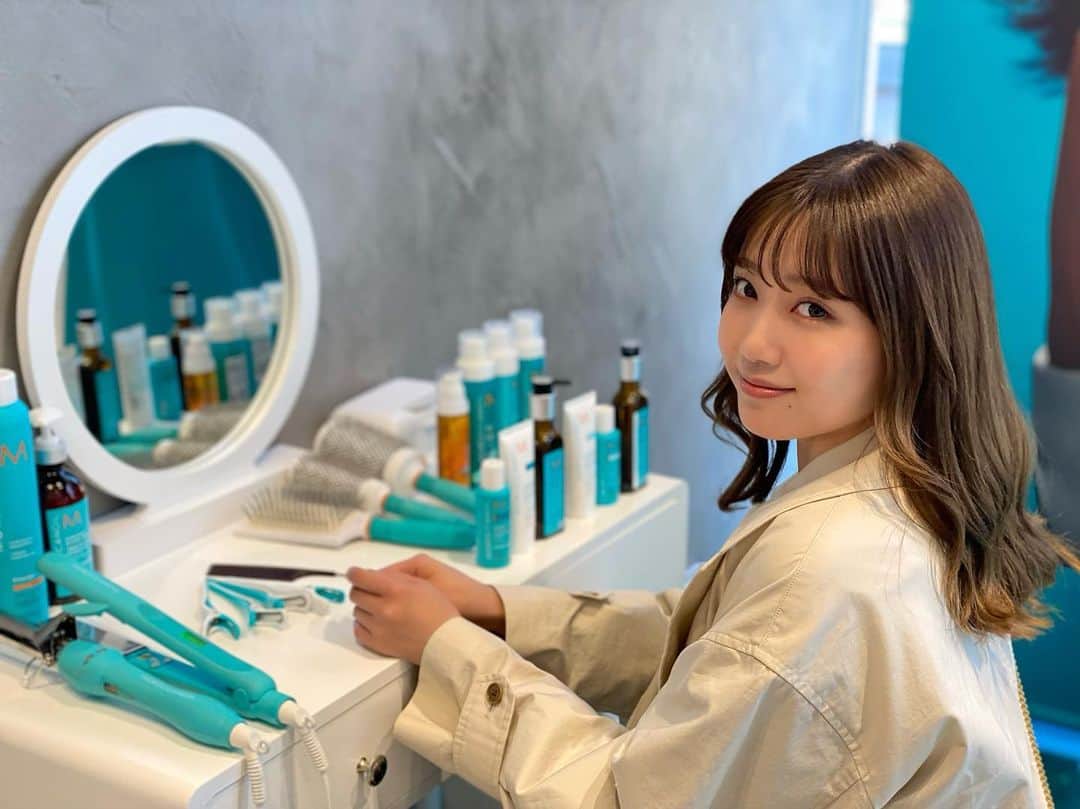 加藤玲奈のインスタグラム：「明日の29日まで原宿の@cosme TOKYOにて開催さてれいる @moroccanoil_jp さんのポップアップストアにお邪魔しました！！　  自分の髪質に合わせてオイルの質感の組み合わせを変えられたり、ヘアケアが楽しくなるような空間でワクワクしました☺️ 元々モロッカンオイル大好きで愛用していたので今回行けて本当に嬉しかったです！ あとなにより香りもいいからテンション上がるのよ！！  お時間ある方はぜひ行ってみてね！ モロッカンオイル使ったら髪の毛が生き返るよっ🤫」