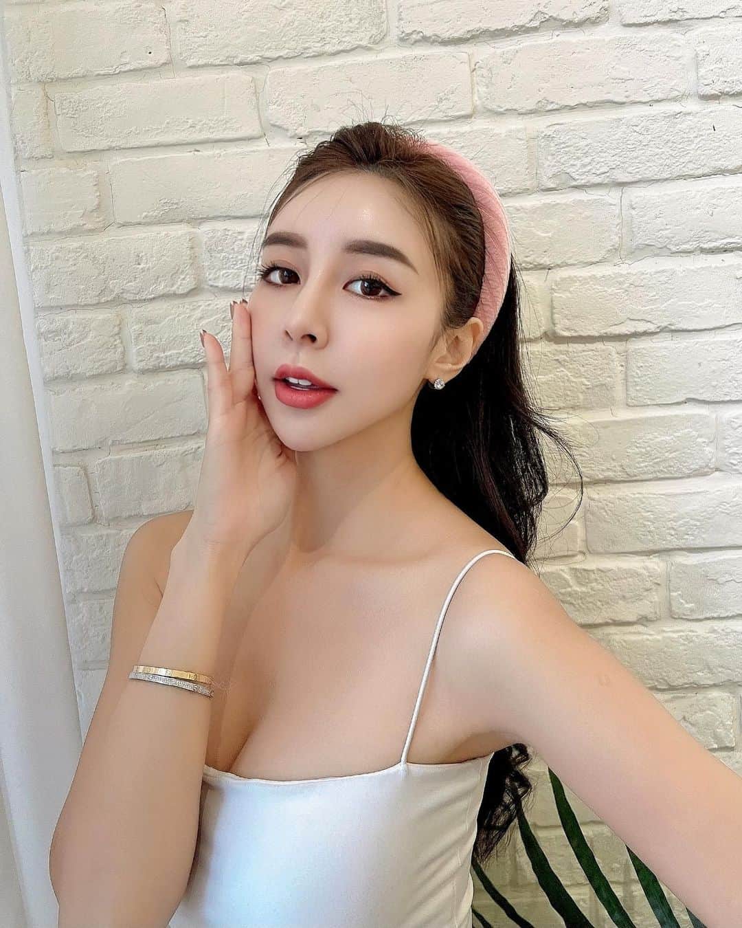 リタ（瑞塔兒）さんのインスタグラム写真 - (リタ（瑞塔兒）Instagram)「美好的星期一💘💘💘 Korea accessories @abover.shop ⛱🌼」3月28日 19時29分 - love_ritakao