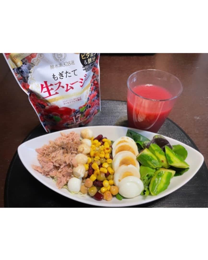 安藤美姫さんのインスタグラム写真 - (安藤美姫Instagram)「今日はもぎたて生スムージーを飲んでカロリーコントロール🫐🍓 食事前に飲んで食事量はいつもより減らしてみました😌👌 乳酸菌や鉄分なども配合されているスムージーで美味しいので幸せです😉☺️     #酵水素 #こうすいそ #酵水素328選 #もぎたて生スムージー #スムージー #生スムージー #鉄分 #乳酸菌 #置き換えダイエット #pr」3月28日 19時33分 - miki_m_ando0403