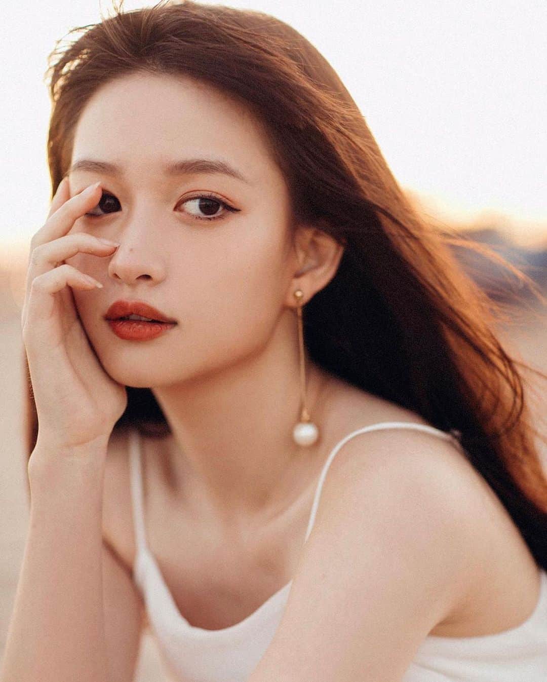 星來のインスタグラム：「夕日×国宝級女優。 #国宝級 #女優 #夕日 #美しい #美顔 #いいね返し #インスタ映え #instagood #instalike #f4f #l4l #likeforlikes #likeforfollow #いいねした人全員フォローする #お洒落さんと繋がりたい #美男美女と繋がりたい」
