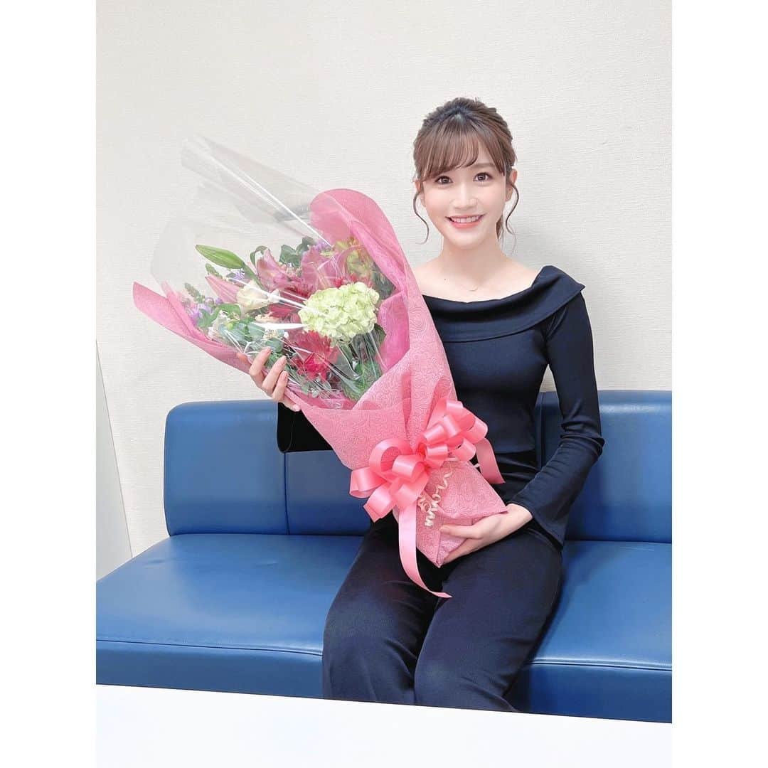 橘遥菜のインスタグラム：「♡ ⁡ 2021/3/28 ⁡ 昨日はミライモンスター最後でした🌸 ⁡ 最後なのに撮影データが無くて載せられないのですが、花束を頂いた時のショットです💡 ⁡ デビューしてから初めてのレギュラー番組で、沢山のスポーツコスプレさせて頂きました😊✨ 2年間ありがとうございました💕 ⁡ 私も世界に羽ばたけるよう頑張ります＼(^o^)／ ⁡ #橘遥菜 #ミライモンスター #旭化成グループキャンペーンモデル」