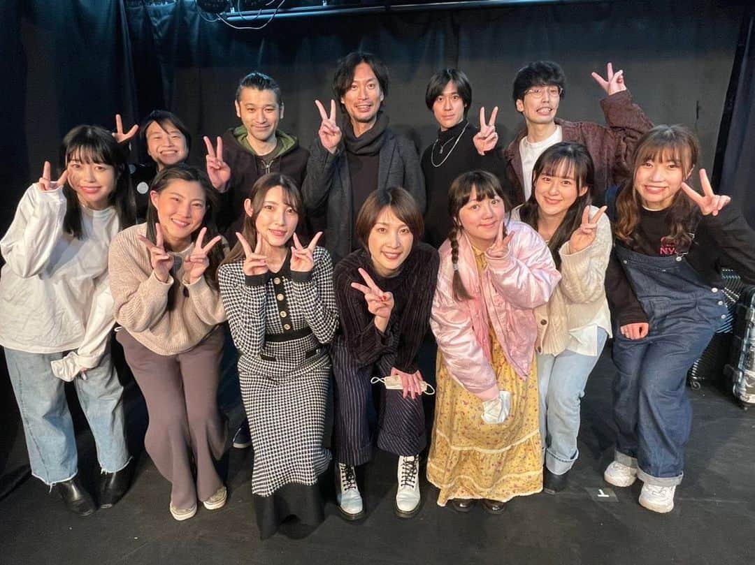 森沢かなのインスタグラム：「CONTE STAGE 『八百屋のゴリラ』 2022.3.18〜20  遅くなりましたが、 ご観劇、そしてお祝いボードで応援してくださった皆さまありがとうございました！  はじめてのコントいかがでしたでしょうか？！ 全8本、みんなはどのコントが好きでしたか？😚 なかなかやることのないJKやアイドルもやれて本当にたのしかった！！！  毎公演出るコントが違うので覚えることも沢山だったけど、 貴重な経験をさせていただきました！  稽古から本番までの1週間が本当あっという間で…。 とてもすてきな座組のみんなに囲まれて毎日たのしかったです☺️✨  #コントステージ #contestage  #八百屋のゴリラ」